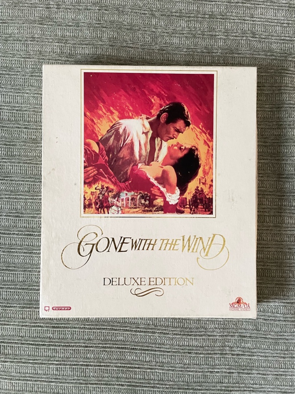 Gone w/The Wind VHS Deluxe Edition (White Cover)